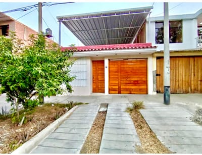 HERMOSA  CASA  EN VENTA DE 1 PISO   - URB. SANTA MARÍA DEL PINAR -  - PIURA