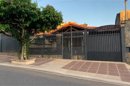 AMPLIA CASA AMOBLADA EN BARRIO JARA, Asunción
