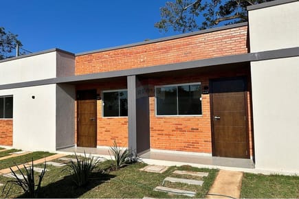 En Venta Casa en Barrio Cerrado en Aregua 