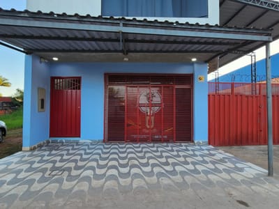ALQUILO SALON EN LIMPIO