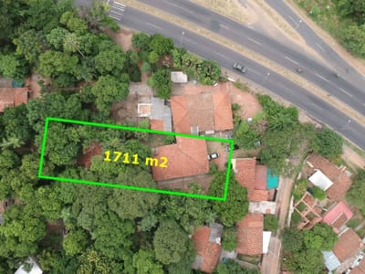 VENDO PROPIEDAD EN BARRIO MBOCAYATY A MEDIA CUADRA DE LA AVENIDA SEMIDAI