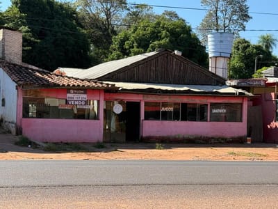 Vendo terreno con construcción a demoler o refaccionar.