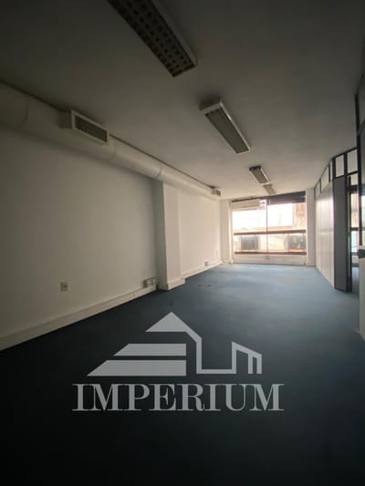 Venta oficina c/cubículos en Ciudad Vieja