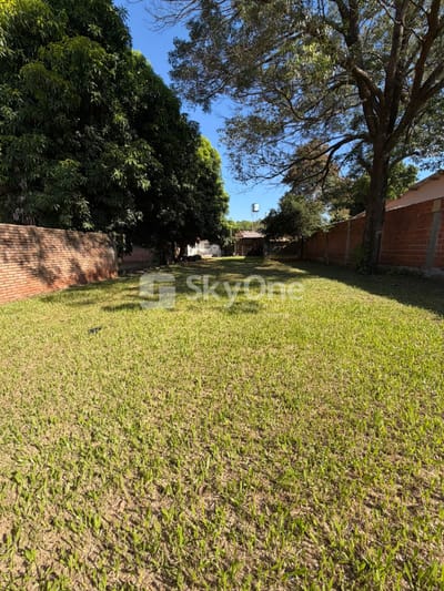 VENTA DE TERRENO TOTALMENTE AMURALLADO EN ÑEMBY