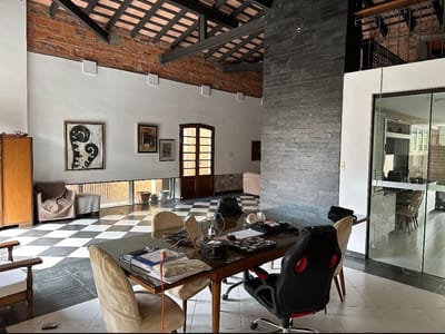 VENDO CASA EN ESQUINA EN BARRIO LAS MERCEDES