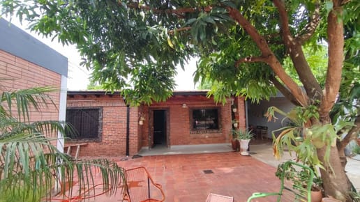 En Venta casa con piscina en Capiata.