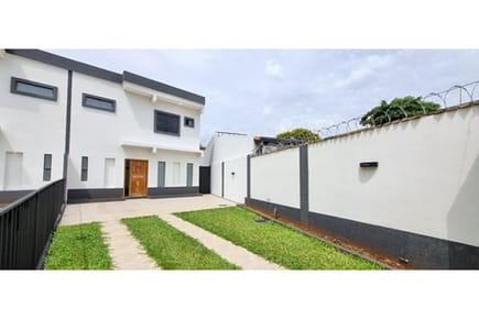VENDO DÚPLEX A ESTRENAR EN LAMBARÉ LÍMITE CON ASUNCIÓN!!