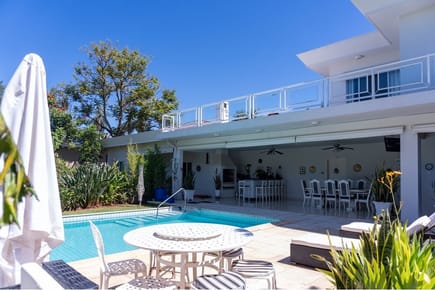 EN VENTA RESIDENCIA EN CONDOMNIO CERREDO ALTO PARANA 