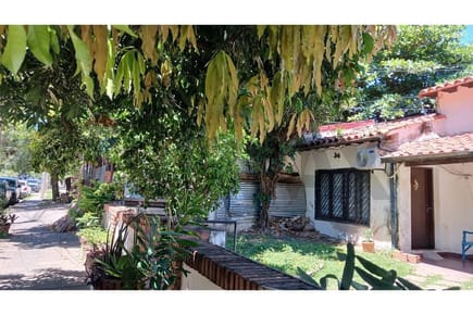 EN VENTA CASA EN TRINIDAD A REFACCIONAR