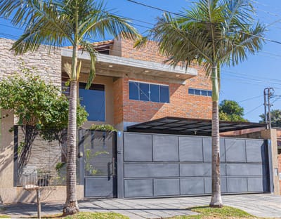 HERMOSA CASA DE 3 DORMITORIOS EN SUITE - BARRIO MBURUCUYA