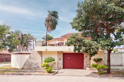 EN POLANCO SE VENDE AMPLIA CASA EN ESQUINA 