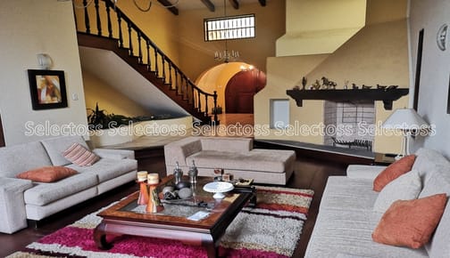 VENTA CASA REMODELADA EN LA MOLINA 3 DORM. 4 BAÑOS PISCINA BBQ 3 COCHERAS