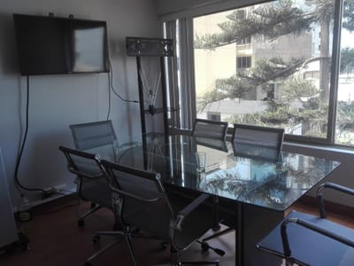 MAGNIFICA OFICINA 100 M2 + COCHERA EN CENTRO FINANCIERO