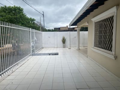 VENTA | Casa en Barrio Campo Grande (Villa Policial), Luque