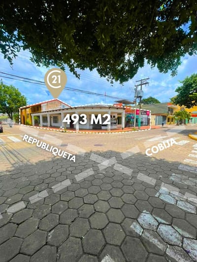 CASA EN VENTA FRENTE A LA PLAZA CALLEJAS 