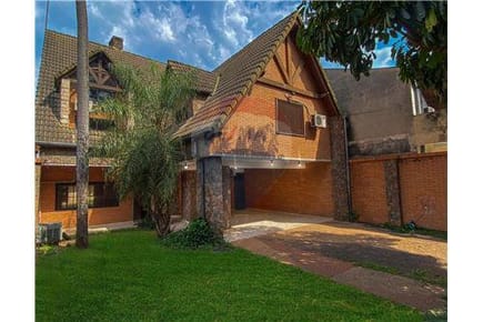 Casa de 6 habitaciones con Piscina en Asunción Bº Herrera 
