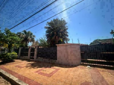 EN VENTA Casa En Cacique- Lambare  !!!!!!