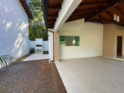 CÓMODO DÚPLEX CON QUINCHO EN ALQUILER – ZONA GRUPO HABITACIONAL