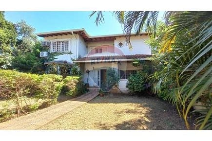 Vendo en Lambare Amplia Casa