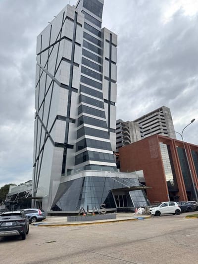 Amplia y cómoda oficina con 2 ambientes.