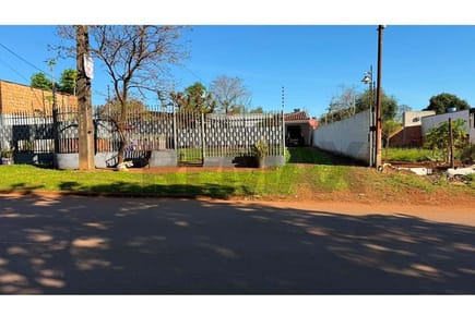 Casa en Alquiler con 4 Dormitorios y Amplio Patio – Km 8 Monday