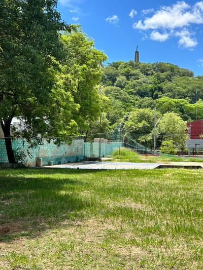 VENDO TERRENO CON SALIDA A AMBAS AVENIDAS COSTANERA SUR