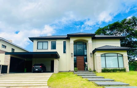 CASA DE LUJO EN ALQUILER - URUBO GOLF 