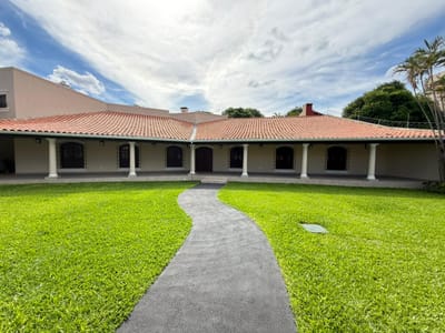 IMPONENTE RESIDENCIA CON PISCINA Y AMPLIO PATIO EN ALQUILER B. YCUA SATI