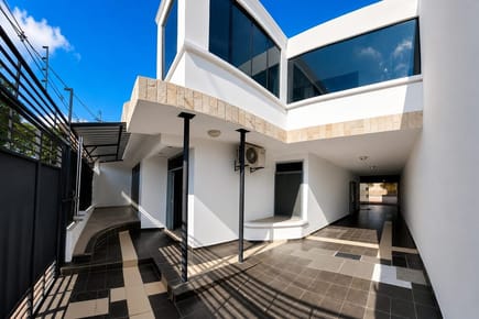 VENDO CASA EN BARRIO SAN VICENTE 