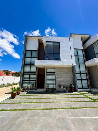 CASA EN VENTA DE 3 DORMITORIOS  EN CONDOMINIO TURMALINA II