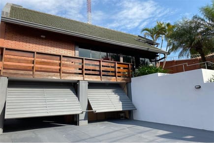 VENDO CASA EN PLENO CENTRO DE ENCARNACION