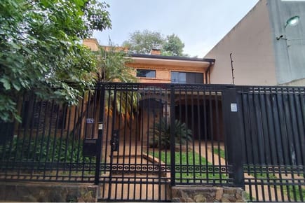 Casa en Asunción: Moderna y Espaciosa