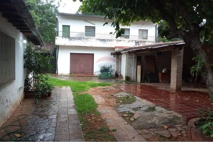 VENDO CASA CON DEPÓSITO EN SAN LORENZO 