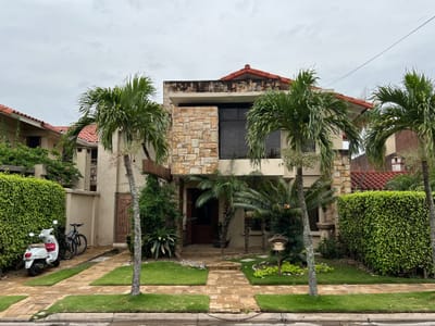 ALQUILER AMOBLADO CASA DE 2 PLANTAS EN CONDOMINIO CIUDAD JARDIN