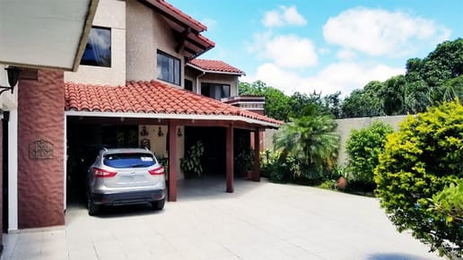 CASA EN VENTA RADIAL 26 con PISCINA