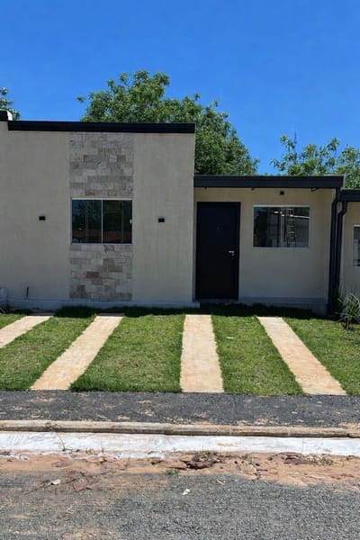Vendo casa a estrenar en Barrio cerrado en Arasy Luque 