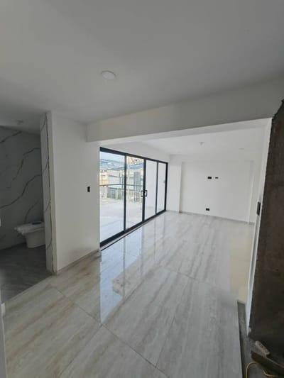 Moderno Departamento de Estreno en Segundo Piso con Terraza y Vista a Parque