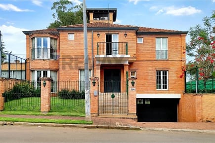 VENDO CASA EN LAMBARÉ 