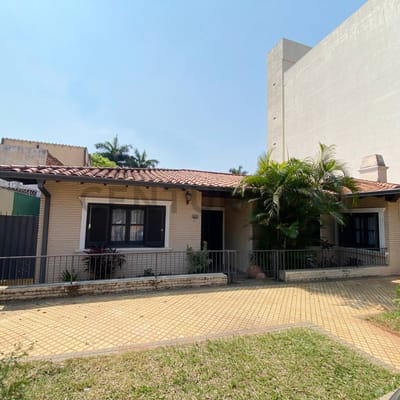 VENDO CASA DE 3 DORMITORIOS EN BARRIO LAS LOMAS