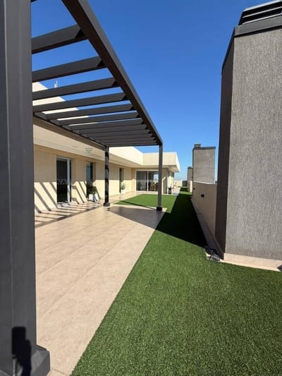En Venta Departamento semi amoblado de 3 dormitorios más área de servicio