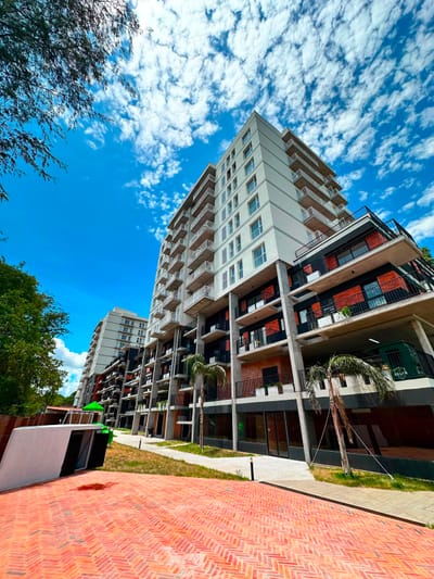 VENDO MONOAMBIENTE AMOBLADO C/COCHERA LUQUE 