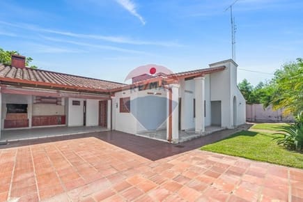 Vendo Casa en Esquina a 50 metros de Mariscal López En Fernando 