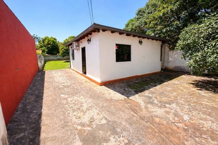 EN VENTA A METROS DEL PALACIO DE JUSTICIA DE LUQUE