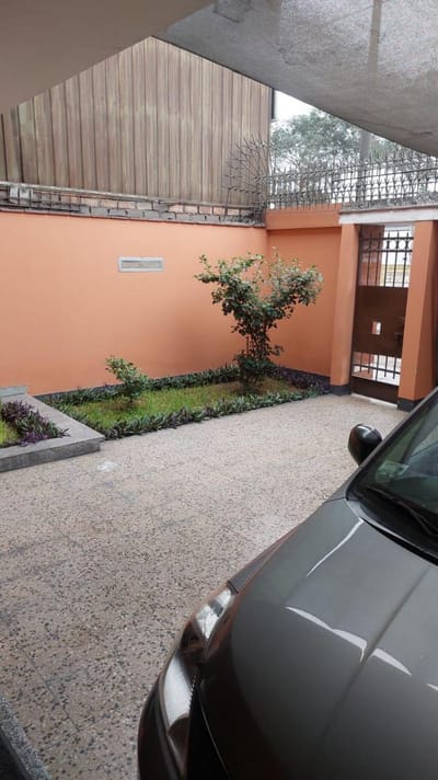 Vendo Casa de de 240 m² en Av Canada Cuadra Nueve Zona Comercial