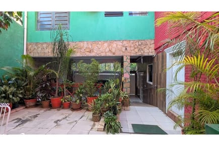 Vendo amplia propiedad en Villa Aurelia