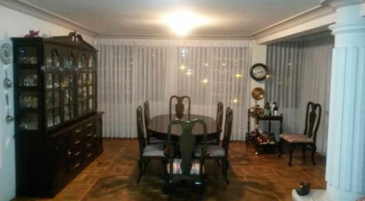 DUEÑO: ZONA ACHUMANI CALLE 8  Whatssap 76450341
