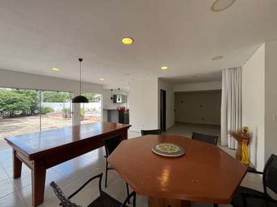 Alquilo gran residencia de 5 dormitorios en Barrio Vista Alegre