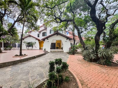 EN LA GUARDIA - CASA QUINTA EXCLUSIVA EN VENTA