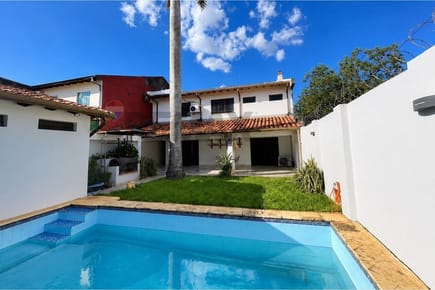 Vendo amplia casa zona Shopping Pinedo