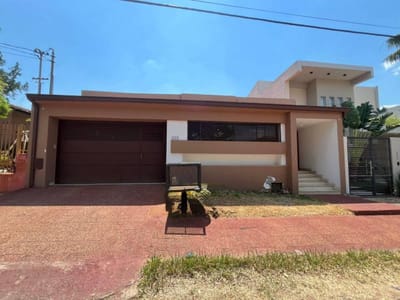 VENDO CASA A RESTAURAR EN EL BARRIO MBURUCUYA